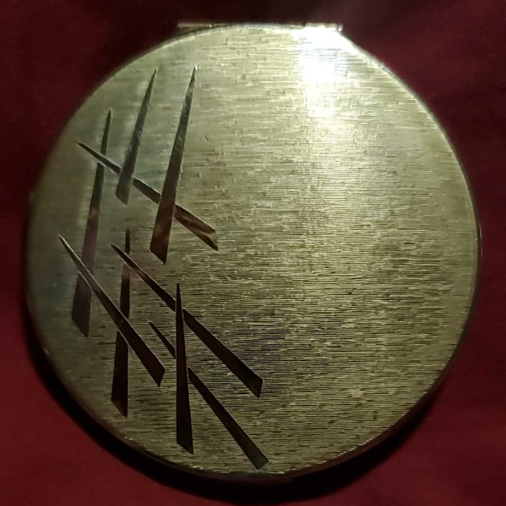 Goldtone Vintage Stratton Compact